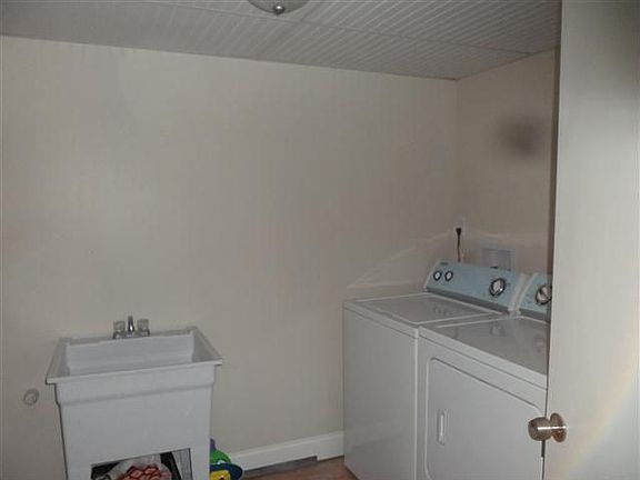 5th image of 417 Rayelene Dr