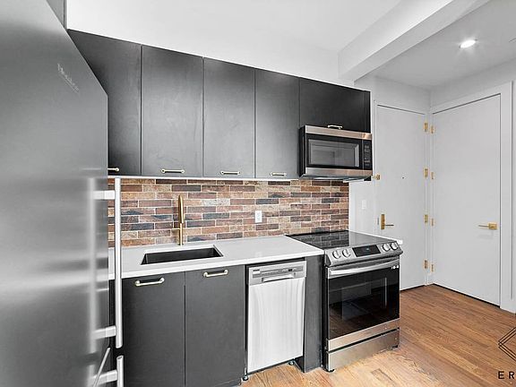3rd image of 101 Varet St #3O