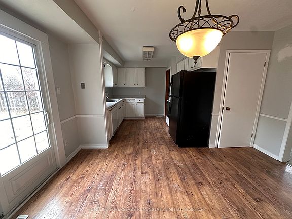 5th image of 14 Locke Ave