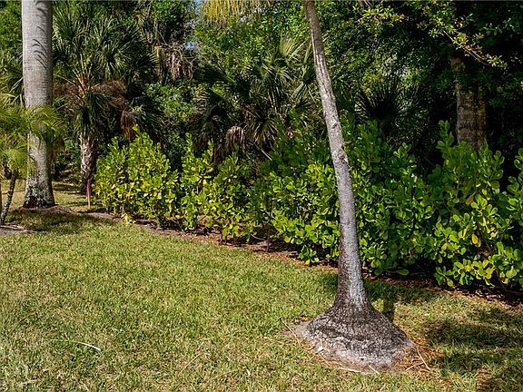 4th image of 1076 Diamond Lake CIR