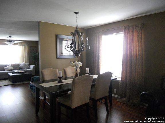 3rd image of 922 Tisbury Pkwy