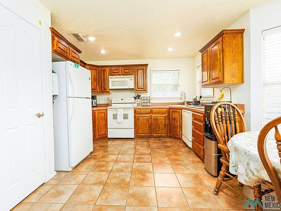 5th image of 225 Wicks Ave