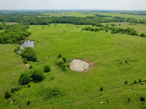 24101 S Davis Rd, Osage City, KS 66523