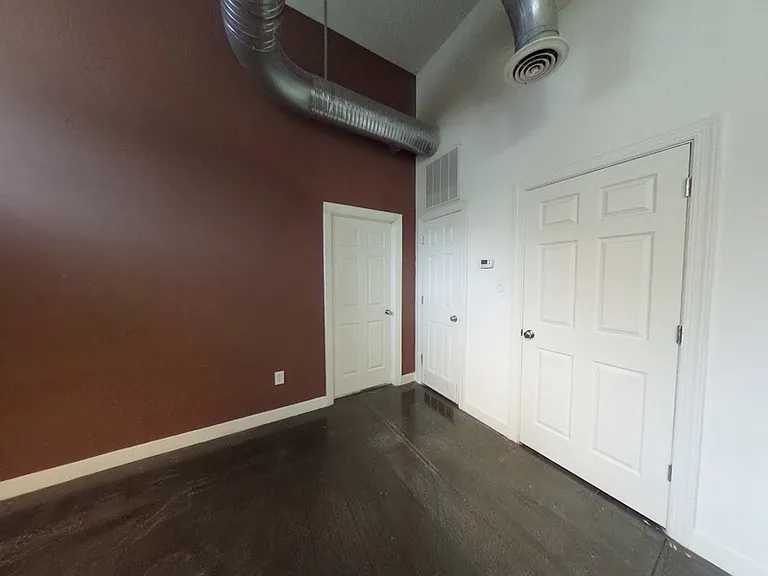 302 Goshen St #105 — Photo 2