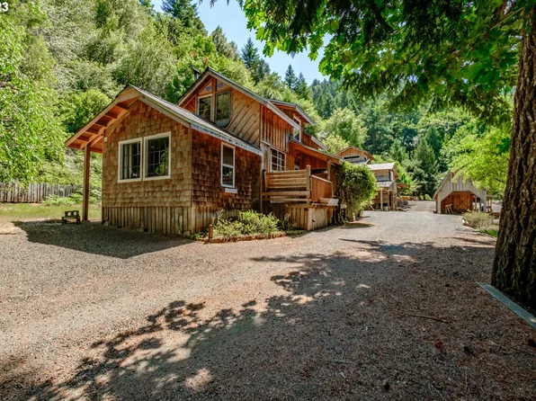 10846 Middle Creek Rd, Myrtle Point, OR 97458