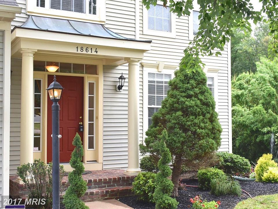 Cul-de-sac lot backing to common area with trees