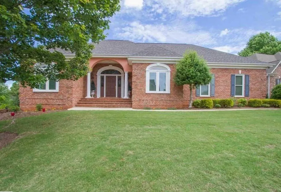 144 Parkside Dr