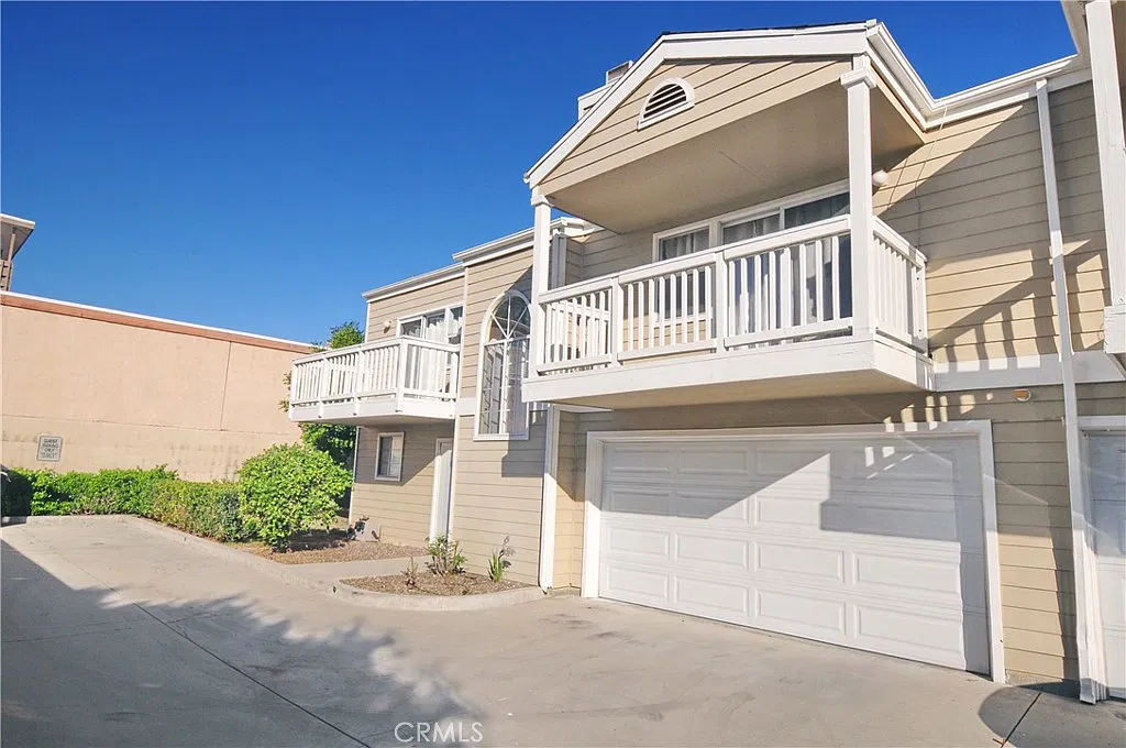 3 bed, 2.5 bath, 1477 sqft, $3,600 — Photo 1