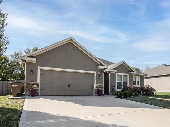 303 E Olive St, Raymore, MO 64083