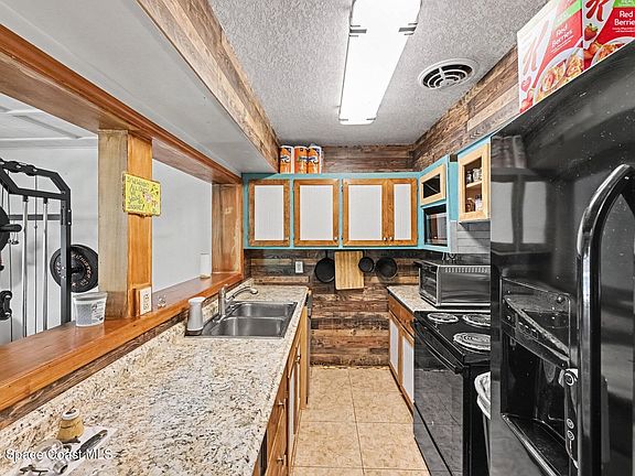 4th image of 2731 Pine Ridge Dr