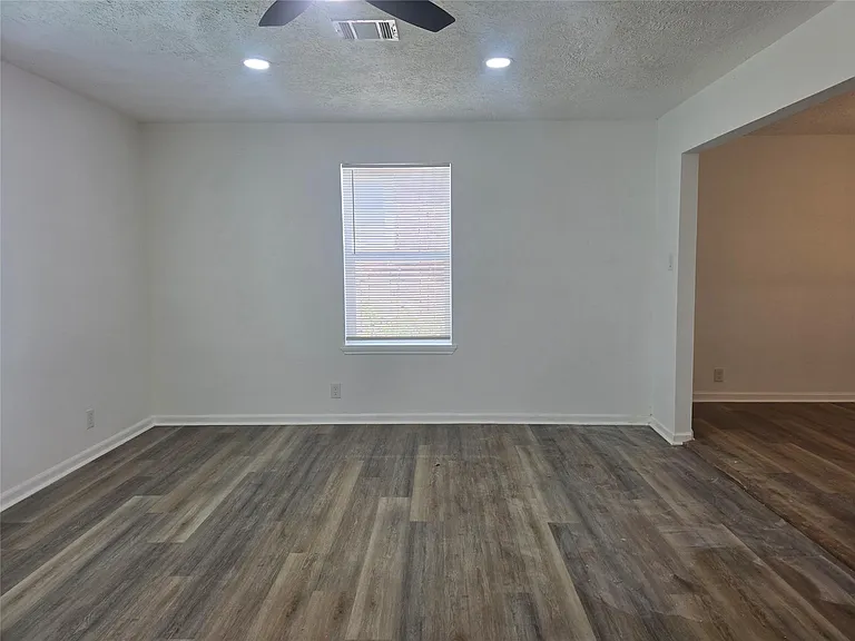 5102 Avenue L — Photo 14