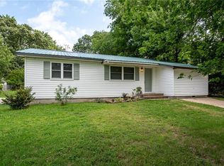 414 E McCormick St, Prairie Grove, AR 72753