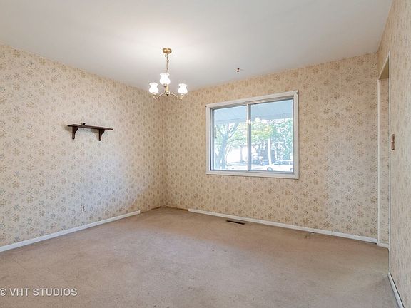 5th image of 165 Marian Pkwy