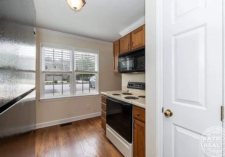 1022 S Main St #O — Photo 24