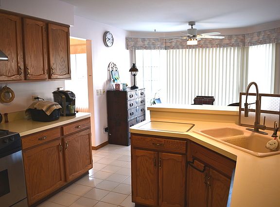 3rd image of 1344 N Winslowe Dr