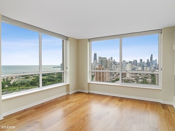 3rd image of 2020 N Lincoln Park W APT 32G