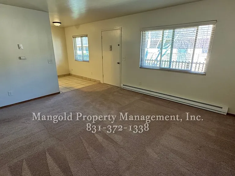 Del Mar Apartments — Photo 6