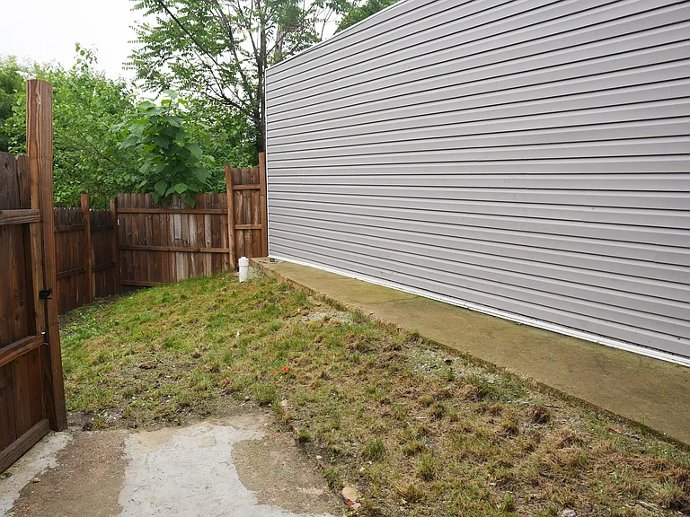 321 Loneys Ln — Photo 6