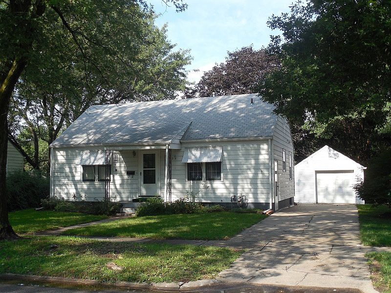 1st image of 1229 N Blackburn Ave