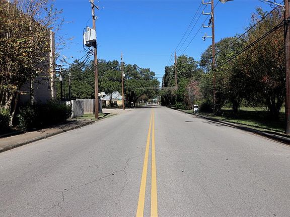 4th image of 910 East Ave