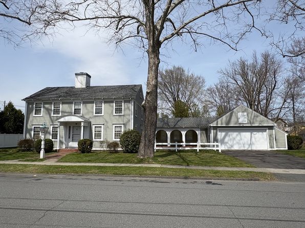 11 Smith St, Greenfield, MA 01301