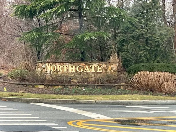 108 Northgate Cir, Melville, NY 11747