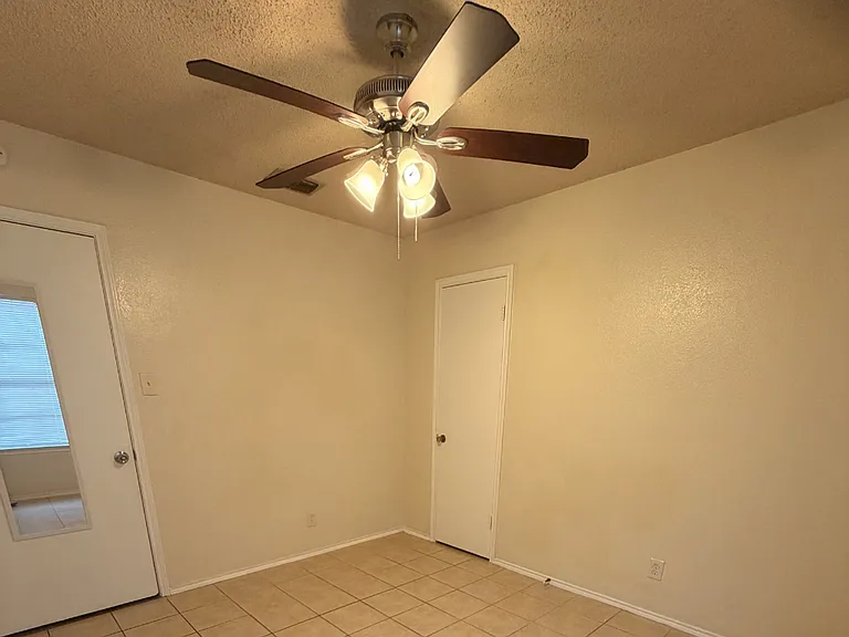 810 W Olmos Dr — Photo 14