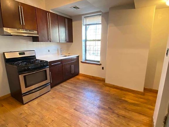 3rd image of 102 Rogers Ave APT 2R