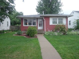2817 Cody St, Bettendorf, IA 52722
