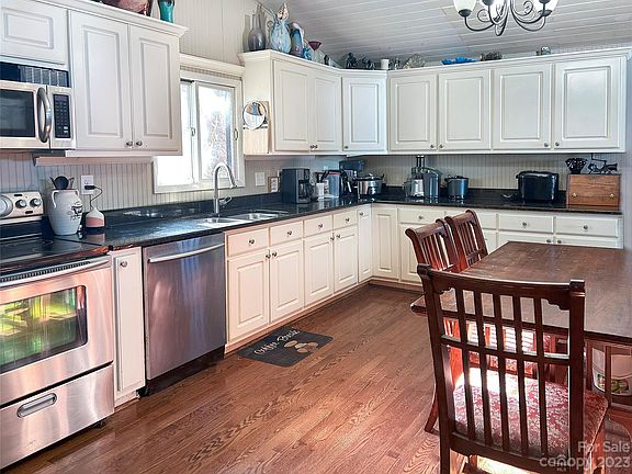 3rd image of 231 Sarvis Ln