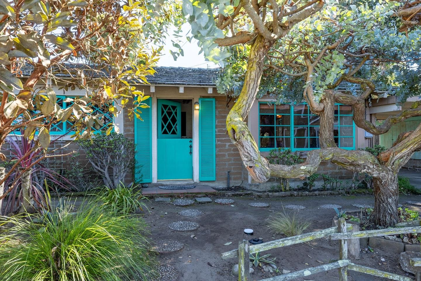 221 Pine Garden Ln, Pacific Grove, CA 93950 | Zillow, image size:1440x960