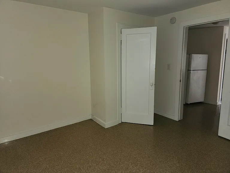 4 N Bleeker St #4 — Photo 3