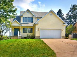 103 Victoria Dr, White Oak, PA 15131