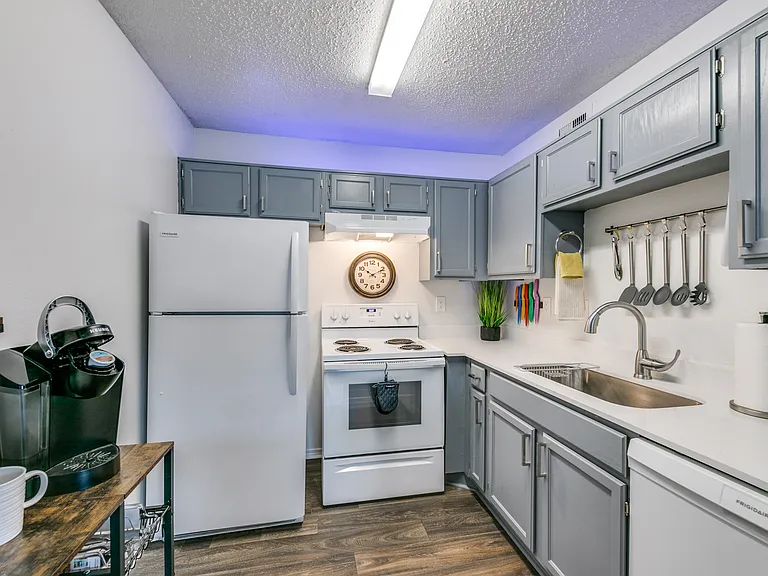 18333 Roehampton Dr #421 — Photo 6