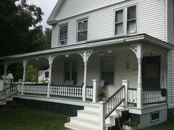 216 1/2 Beech St, Bennington, VT 05201