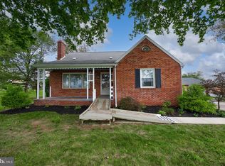720 Sinking Springs Ln, York, PA 17404