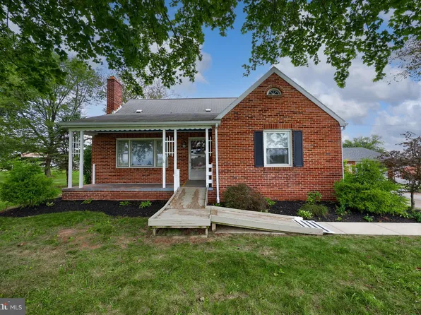 720 Sinking Springs Ln, York, PA 17404