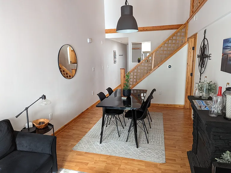 8910 Franklin Ave — Photo 3