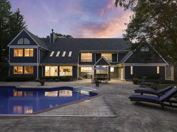 5010 Nob Hill Dr, Edina, MN 55439