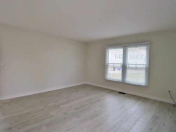 4th image of 1053 Newport Hbr #1053