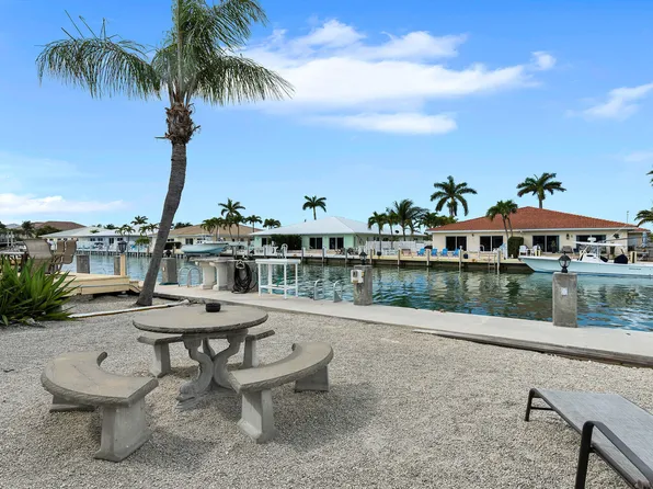421 5th St, Key Colony Beach, FL 33051
