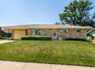 1842 Carter Rd, Dubuque, IA 52001