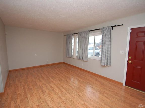 3rd image of 4941 Woodbine Ave
