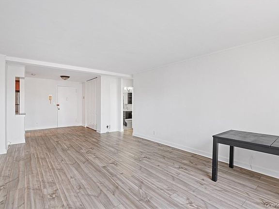 3rd image of 25 Franklin Avenue #2O