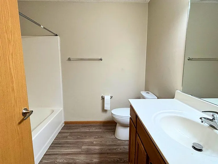 1627C Gunston Dr — Photo 2