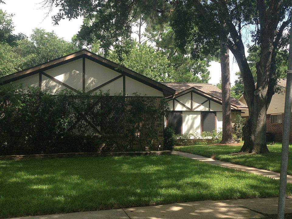 2nd image of 703 Bonanza Rd