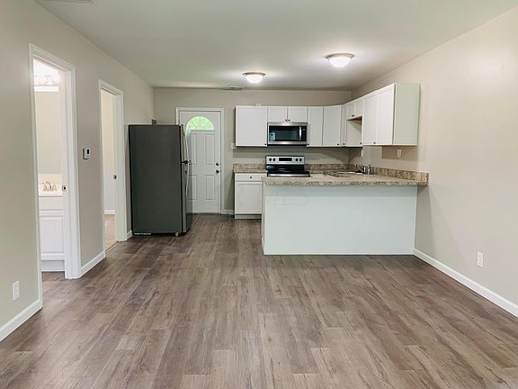 3rd image of 272 Southard Dr