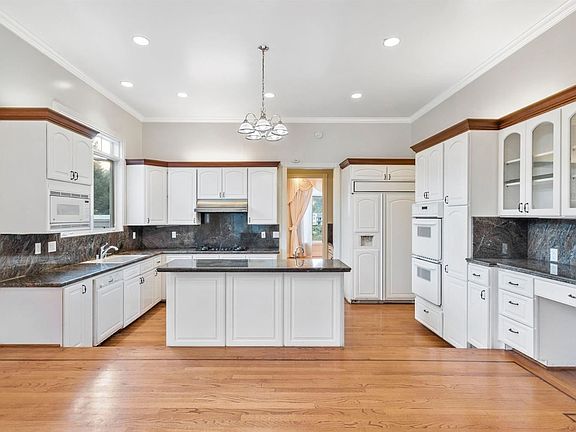 2nd image of 21519 Saratoga Heights Dr