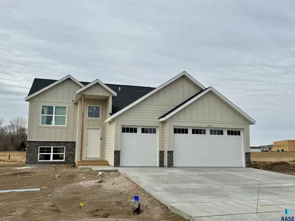 5937 S Coneflower Ave, Sioux Falls, SD 57108