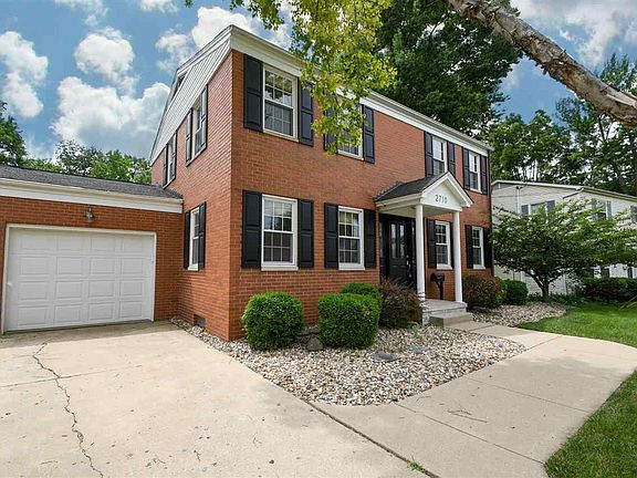 3rd image of 2710 W Parkridge Dr